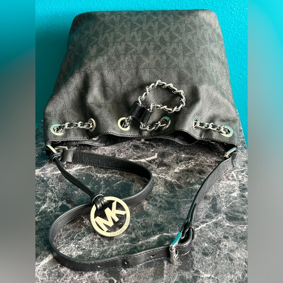 Michael Kors Frankie Signature Leather Drawstring Woven Chain Bucket Bag Purse - Picture 7 of 11